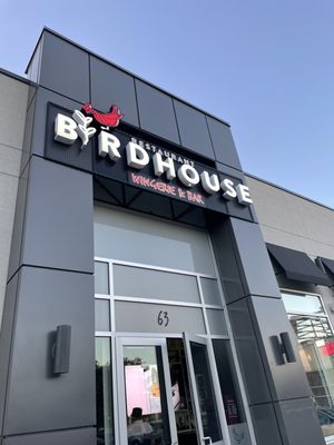 Restaurant Birdhouse Wingerie & Bar Dollard-des-Ormeaux by null