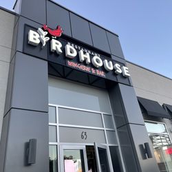 Birdhouse Wingerie & Bar - The entrance