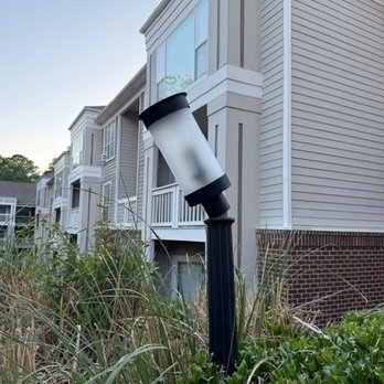 Concord Warwick - broken light - Apartments Near Me - Raleigh, North Carolina