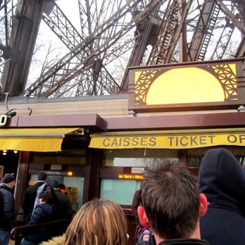 La Tour Eiffel - Line going in - Landmarks & Historical Buildings Near Me - Paris, 75