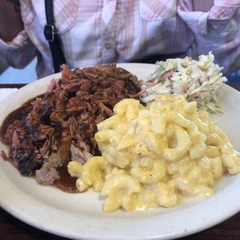 Daddy D's Southern Style Barbeque - Mac & cheese pulled pork with coleslaw - Southern Near Me - Woodland, Washington