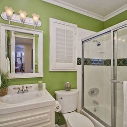 AMSI - San Diego - Clean, roomy bath facilities