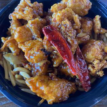 The Wok - General Tso's chicken and chow mein bowl - Chinese Near Me - Sacramento, California