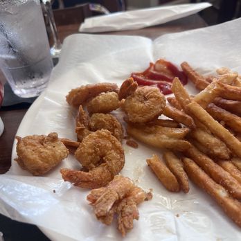 The Tap Room - The fried shrimp basket. With over a dozen shrimp. They were so good. - Beer Bar Near Me - Apalachicola, Florida