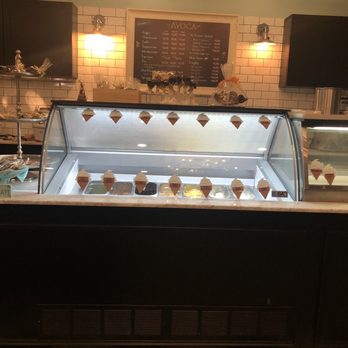 Avoca - an ice cream display in a restaurant - Ice Cream & Frozen Yogurt Near Me - Toronto, Ontario Avoca - an ice cream display in a restaurant - Ice Cream & Frozen Yogurt Near Me - Toronto, Ontario