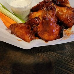 Hillside Public House - Chicken wings hot with BBq mixed ranch with celery carrots