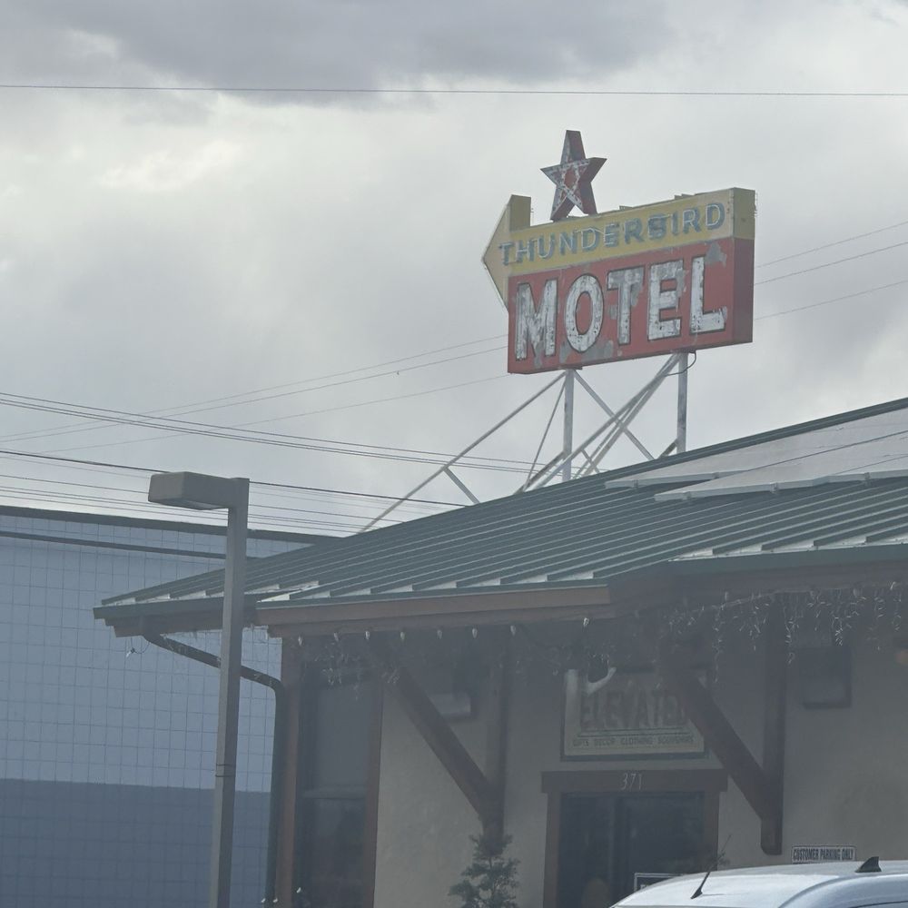 El Rancho Motel - Motel sign - Hotels Near Me - Bishop, California El Rancho Motel - Motel sign - Hotels Near Me - Bishop, California