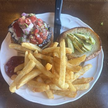 Mi Mosa - Burger with avocado and pico soooo great! - Breakfast & Brunch Near Me - Farmington, Michigan