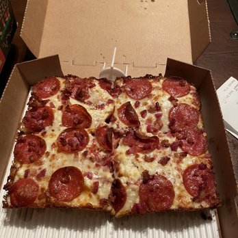 Jet's Pizza - Best Pizza there is - Pizza Near Me - Fairview Heights, Illinois