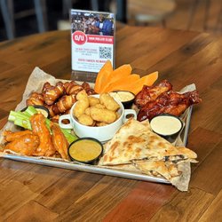 Over/Under Sports Bar - STARTING LINEUP APP PLATTER
