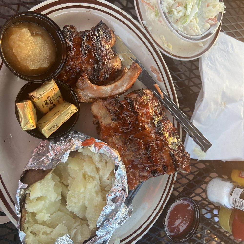 Mars Resort - Ribs, potato, BBQ sauce - American Near Me - Lake Geneva, Wisconsin