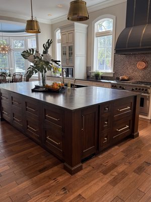 House Cleaning - Bless the Mess Cleaners cleaned a 4000 sq/ft home from top to bottom. We cleaned every nook and cranny and the customer was 100% satisfied!
