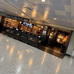 Tucson International Airport - TUS - It's 5:00am and Sir Vezas is open