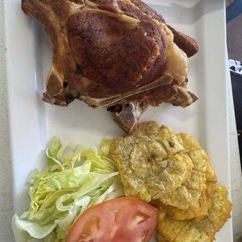 El Triangulo Sea Food I - Fried pork chops, salad and plantains - Seafood Near Me - Guayanilla, Puerto Rico