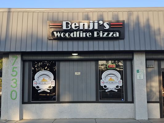 Benji’s Woodfire Pizza by null