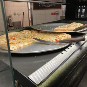 Alumni Dining Commons - Self serve pizza - Buffets Near Me - Riverside, California