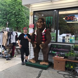 Packwood Sassquath & John The Sasquatch