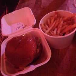 Street Food Putter Club - BMB chipotle chicken burger with chips. Yum!