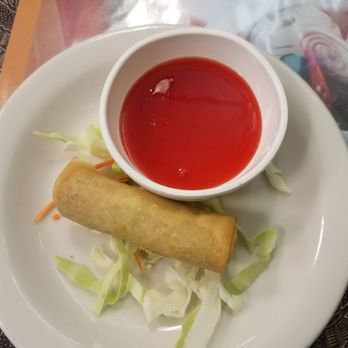 Pad Thai Cafe - A lovely egg roll to stave off my hunger while I waited for my entree. It was delicious! - Thai Near Me - Albuquerque, New Mexico