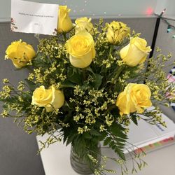Dozen yellow roses