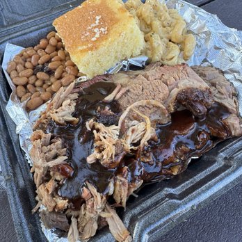 The Fat Cowboys - Brisket and pulled pork, beans and Mac with cornbread - Food Trucks Near Me The Fat Cowboys - Brisket and pulled pork, beans and Mac with cornbread - Food Trucks Near Me