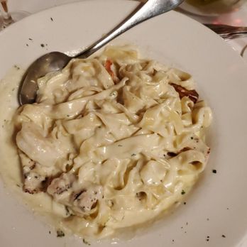 Bella Mia - Fettuccini alfredo - Italian Near Me - Midlothian, Illinois