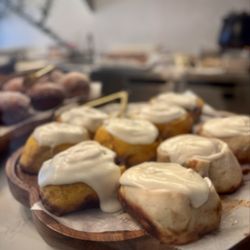 Caffe Cacio E Pepe - Cinnamon buns