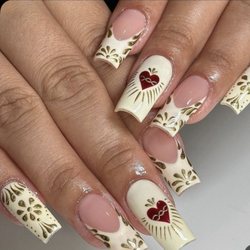 Top La Nails