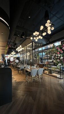 AMARI Italian Kitchen & Wine Shop by null