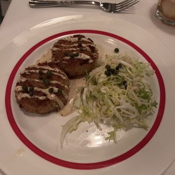 Arnaud's Restaurant - Arnaud 's Crab Cakes - Cajun/Creole Near Me - New Orleans, Louisiana