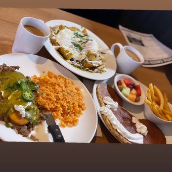 Broken Yolk Cafe - Breakfast & Brunch Near Me - Santee, California