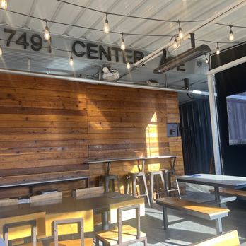 Bunz Burger - Covered patio seating at 4:30pm on a Sunday plenty! - Hot Dogs Near Me - Huntington Beach, California