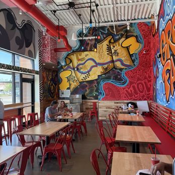 Dave's Hot Chicken - Dine in area. - Chicken Shop Near Me - Great Falls, Montana