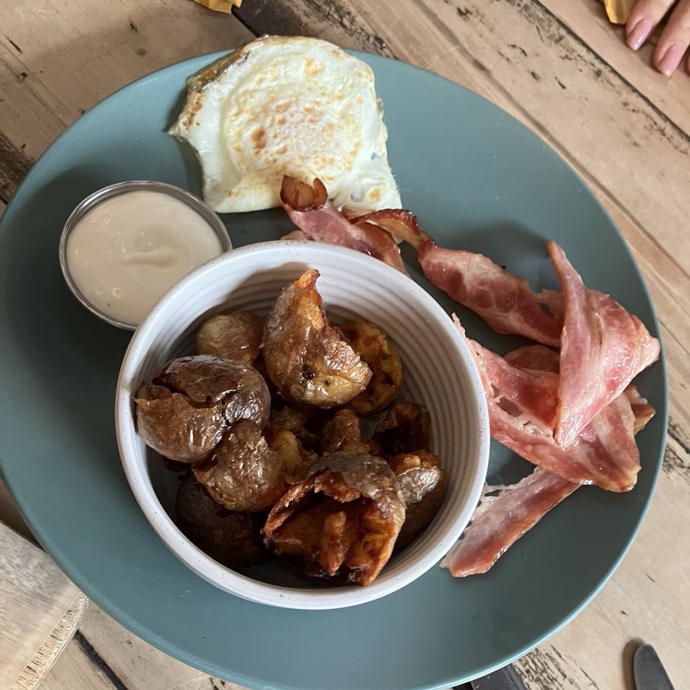 Vudu Cafe & Larder - Eggs with manuka smoked bacon and potatoes w/ aioli - Coffee & Tea Near Me - Queenstown, OTA Vudu Cafe & Larder - Eggs with manuka smoked bacon and potatoes w/ aioli - Coffee & Tea Near Me - Queenstown, OTA