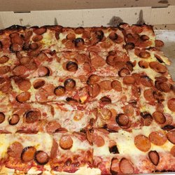 Bocce Club Pizza