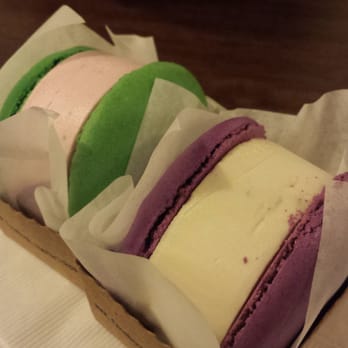 Boiling Point - Vanilla and strawberry macaron ice cream - Taiwanese Near Me - Gardena, California Boiling Point - Vanilla and strawberry macaron ice cream - Taiwanese Near Me - Gardena, California