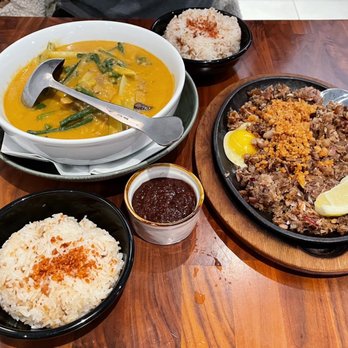Avenida Restaurant - Beef Kare-Kare, Pork Sisig, Garlic Rice - Filipino Near Me - San Mateo, California