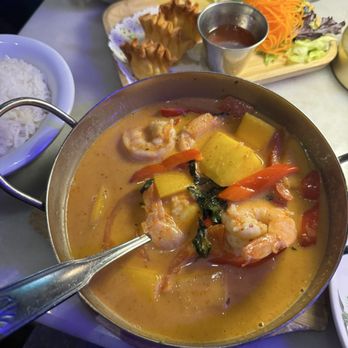 Top Thai - Shrimp mango red curry - Thai Near Me - New York, New York Top Thai - Shrimp mango red curry - Thai Near Me - New York, New York