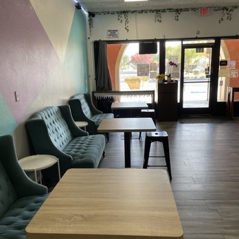 Popping Ave Boba Tea - Seating area: very nice - Bubble Tea Near Me - Fresno, California