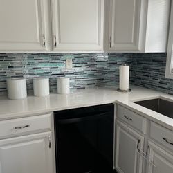 Kris' Tile Service Inc - Kitchen backsplash