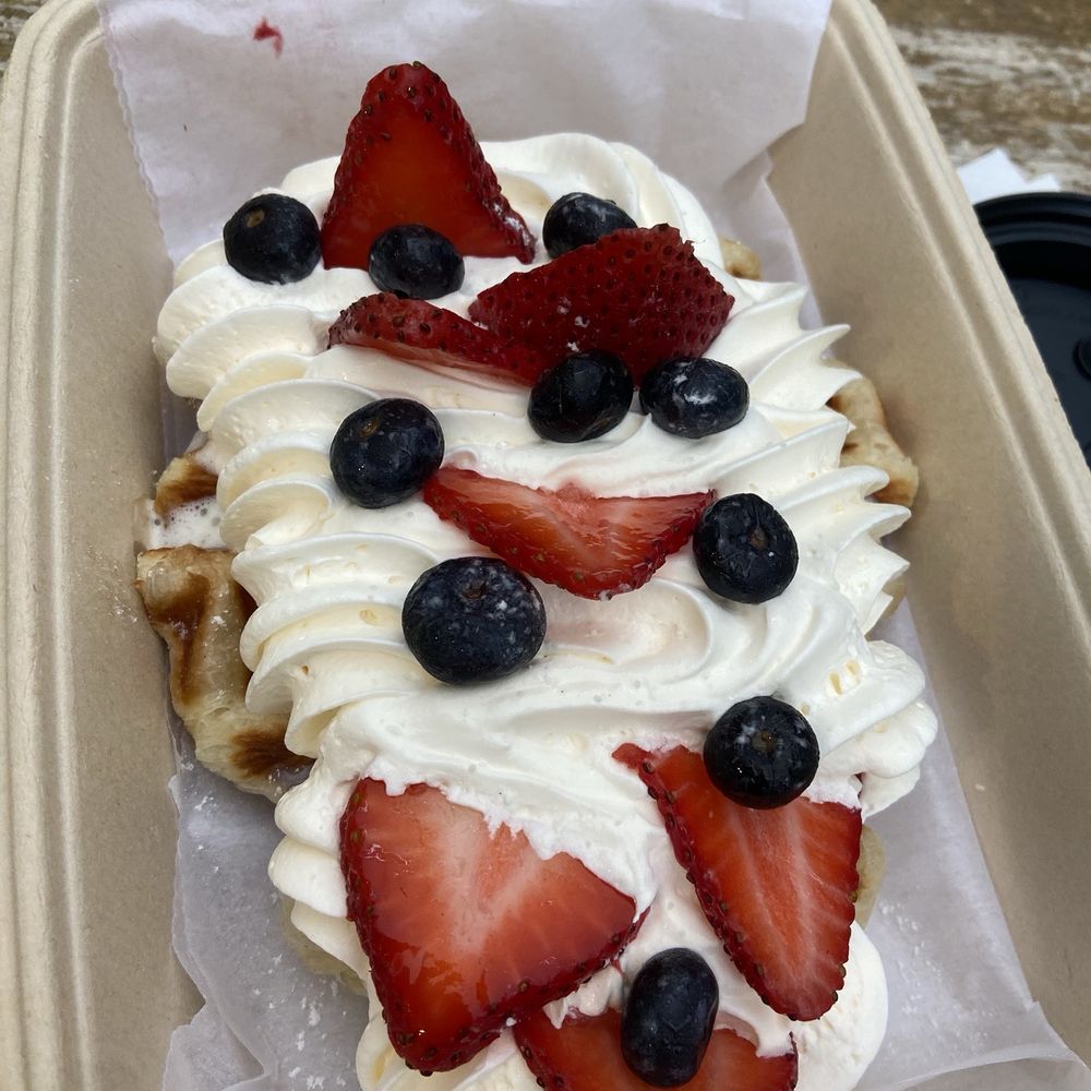 Auria Coffee - Berries and Cream Croffle - Desserts Near Me - Buena Park, California