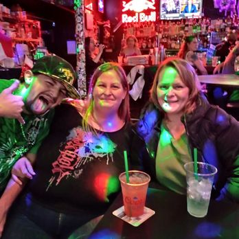 Village Tavern - Family fun - Dive Bars Near Me - Kennewick, Washington Village Tavern - Family fun - Dive Bars Near Me - Kennewick, Washington