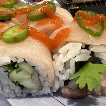 Yanagi Kitchen Long Beach - Yellowtail Cilantro Roll (added my own sriracha) - Sushi Bars Near Me - Long Beach, California