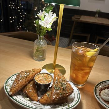 Anna Pizza - House-made mozzarella sticks - Pizza Near Me - Los Angeles, California