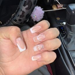 Great service, Clean environment, welcoming people and very nice. Tee did an amazing job with my nails will be coming back soon !!!!