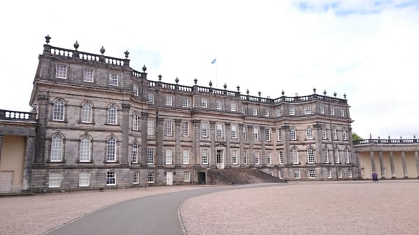 Hopetoun House by null