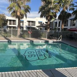 Ramada by Wyndham Kingman - Pool