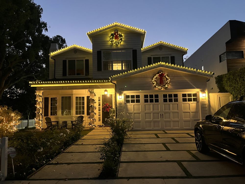 CHRISTMAS LIGHTS INSTALLATIONS Updated August 2024 51 Photos & 33 Reviews Van Nuys