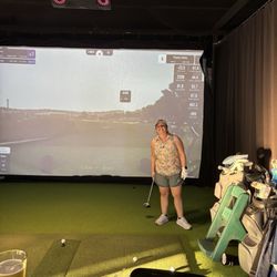 Impact Golf Lounge - Golf simulation of an awesome course