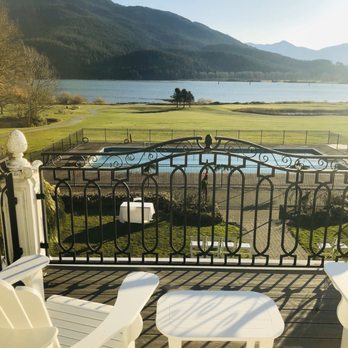 1. Rowena's Inn on the River